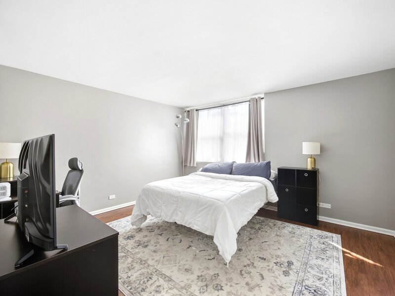 6301 N Sheridan Road Chicago IL 60660