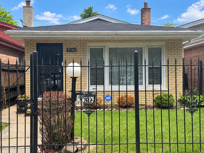 9146 S Woodlawn Avenue Chicago IL 60619