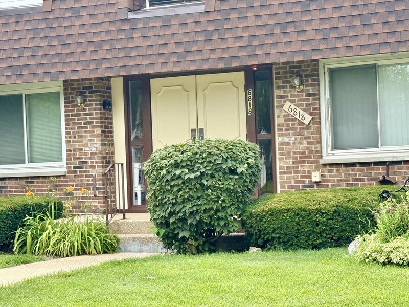 6818 Roberts Drive Woodridge IL 60517