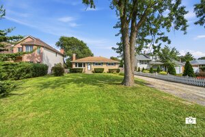 Photo of 599 N Willow Road Elmhurst IL 60126