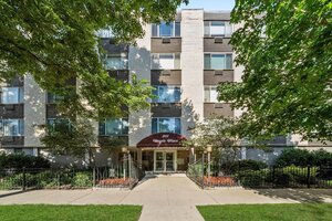 Photo of 201 S Maple Avenue Oak Park IL 60302 Unit 210