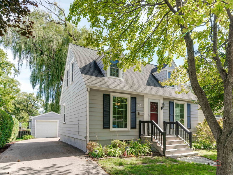 221 N Prairie Avenue Mundelein IL 60060