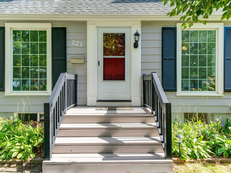 221 N Prairie Avenue Mundelein IL 60060
