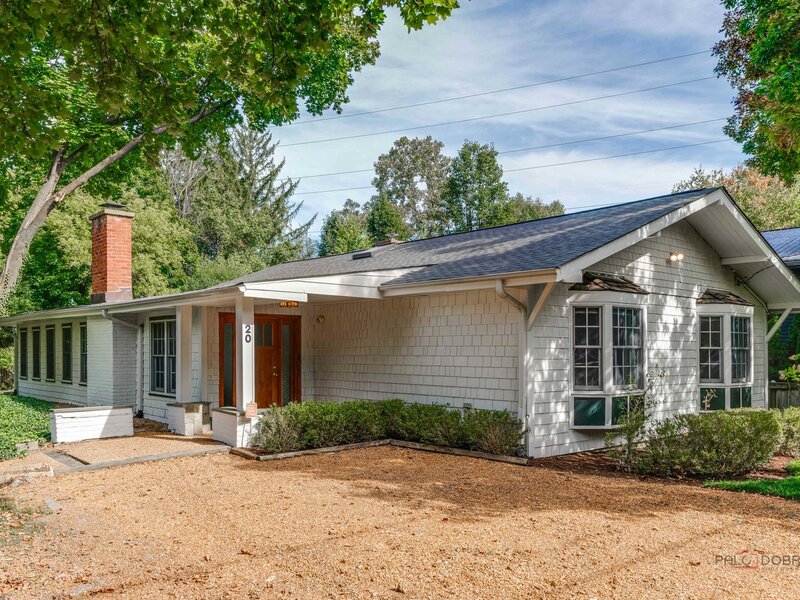 20 W Old Elm Road Lake Forest IL 60045