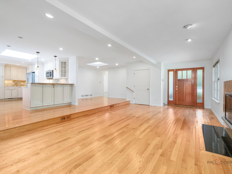 20 W Old Elm Road Lake Forest IL 60045