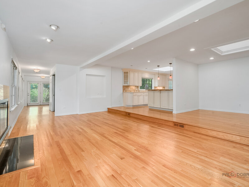 20 W Old Elm Road Lake Forest IL 60045