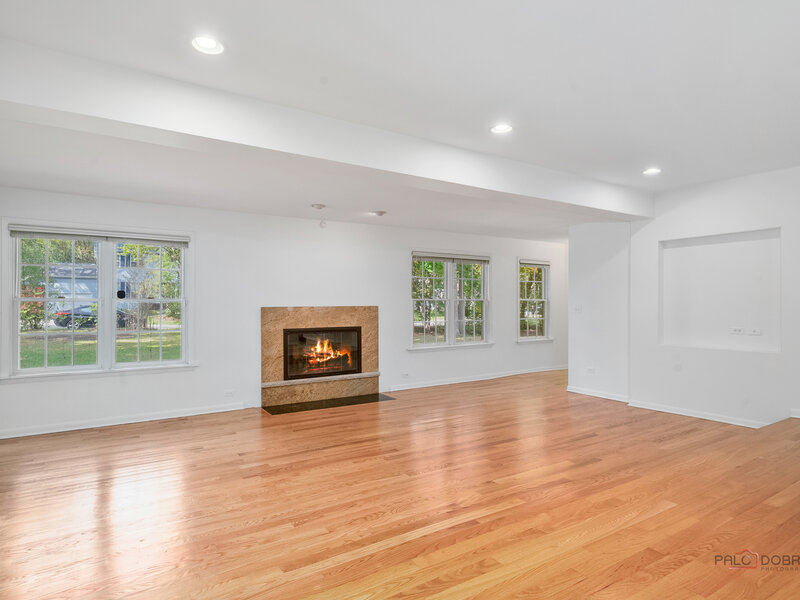 20 W Old Elm Road Lake Forest IL 60045