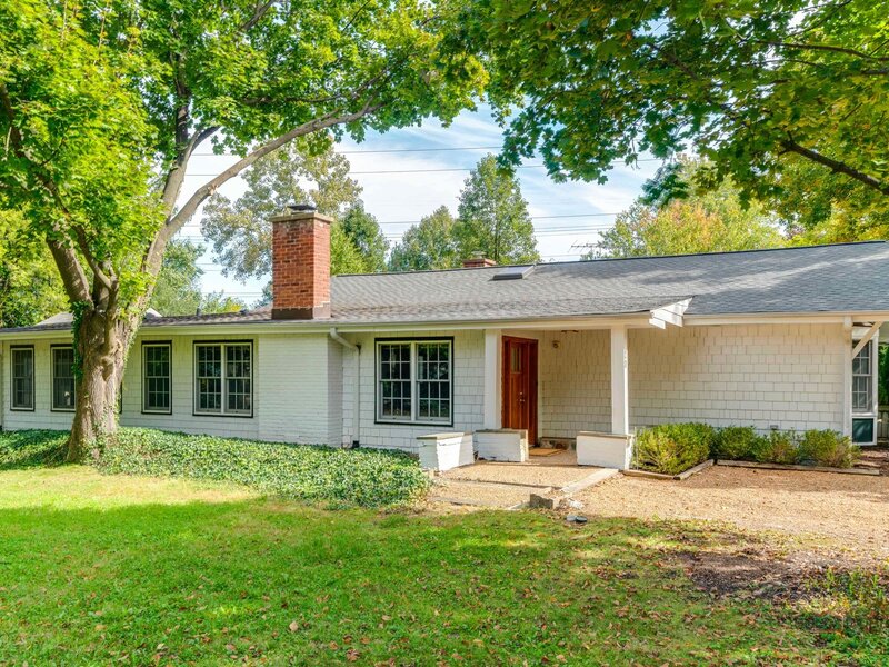 20 W Old Elm Road Lake Forest IL 60045