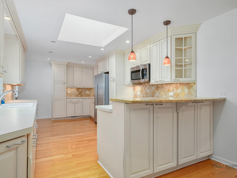20 W Old Elm Road Lake Forest IL 60045