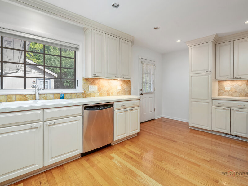 20 W Old Elm Road Lake Forest IL 60045