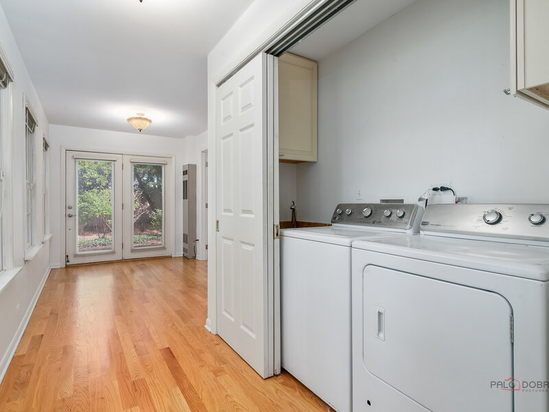 20 W Old Elm Road Lake Forest IL 60045