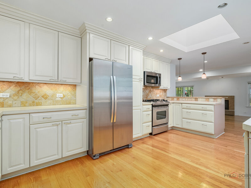 20 W Old Elm Road Lake Forest IL 60045