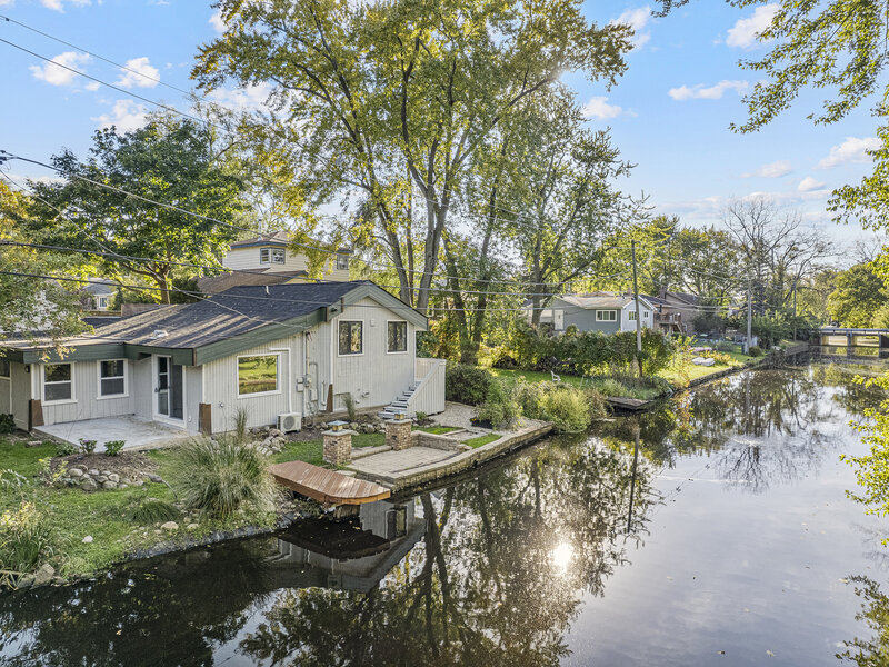 402 Channel Drive Island Lake IL 60042