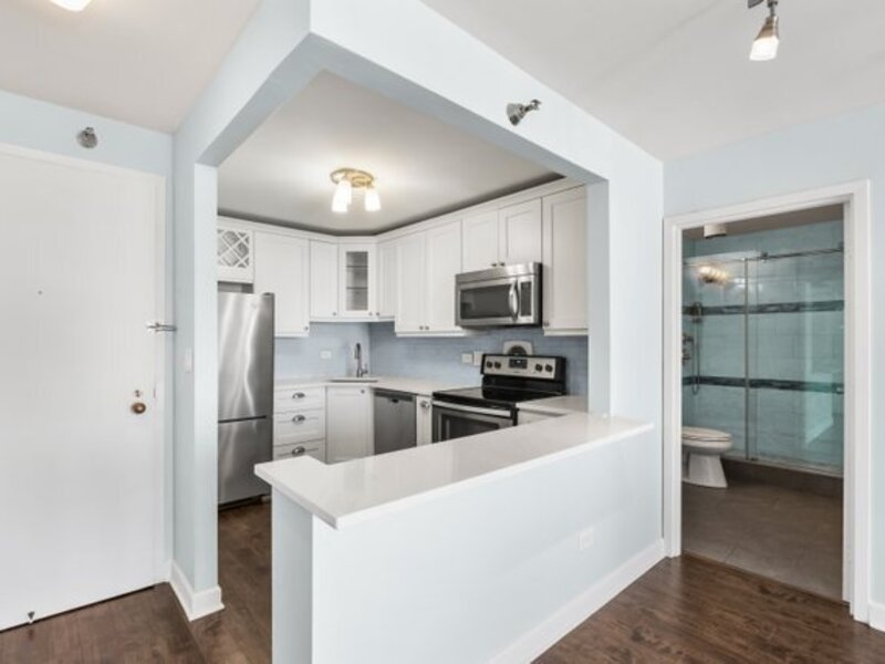 111 W Maple Street Chicago IL 60610