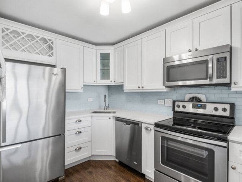 111 W Maple Street Chicago IL 60610