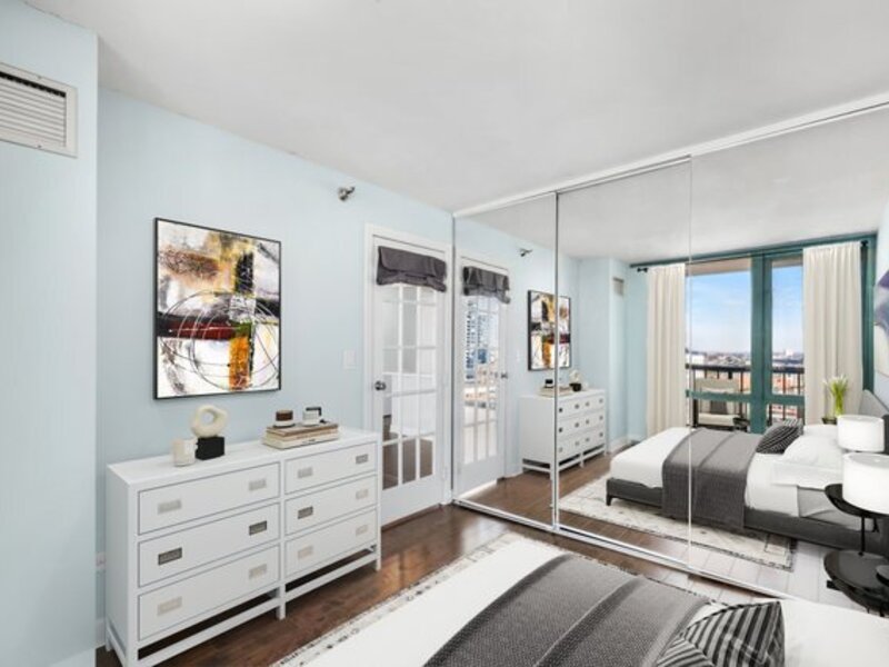 111 W Maple Street Chicago IL 60610