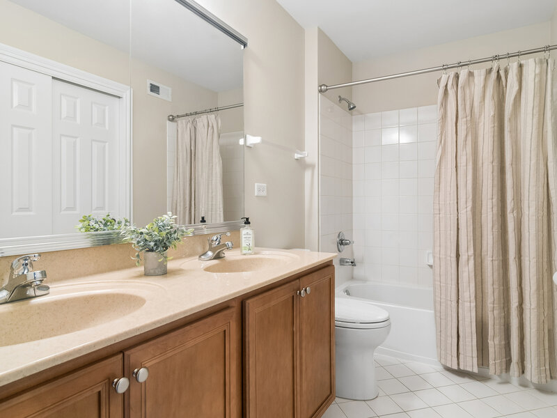 27 Harborside Way Hawthorn Woods IL 60047