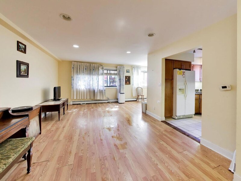 1600 W Greenleaf Avenue Chicago IL 60626