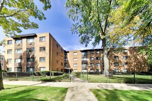Photo of 1600 W Greenleaf Avenue Chicago IL 60626 Unit 102