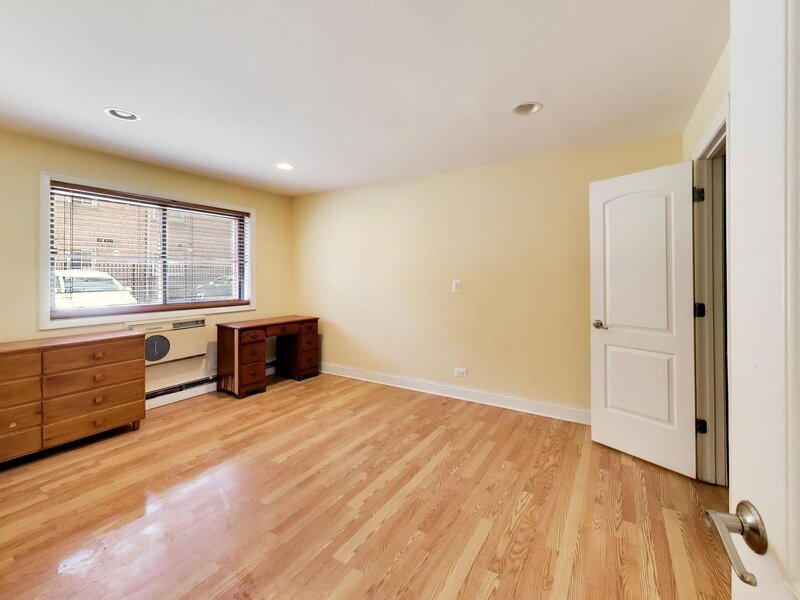 1600 W Greenleaf Avenue Chicago IL 60626