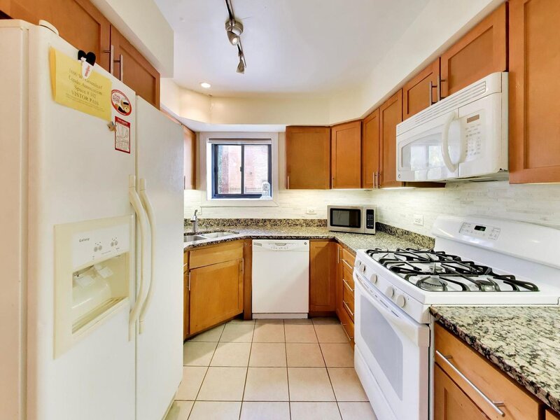 1600 W Greenleaf Avenue Chicago IL 60626