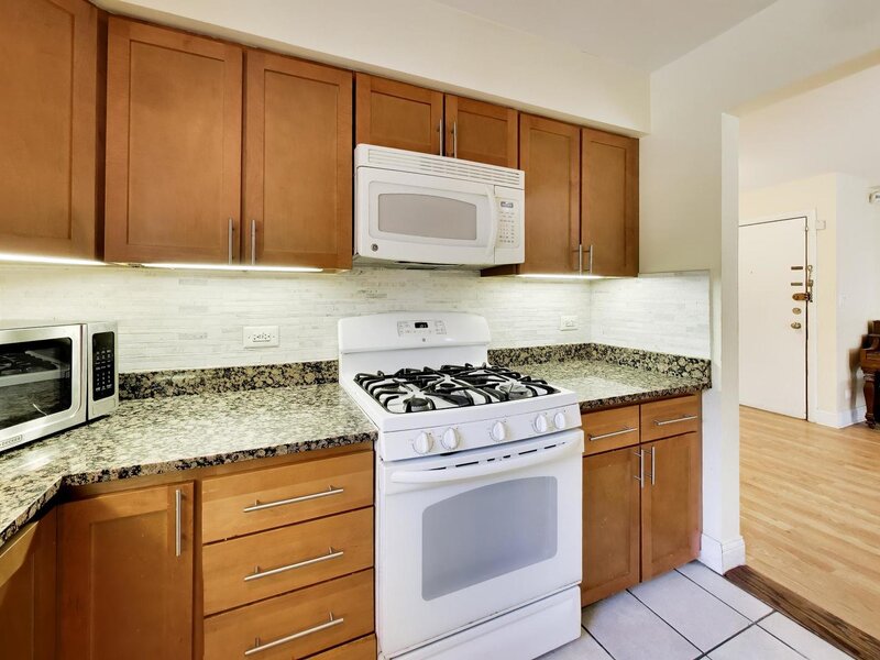 1600 W Greenleaf Avenue Chicago IL 60626