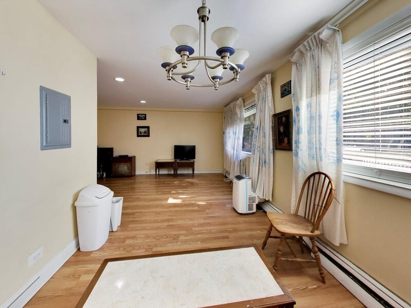 1600 W Greenleaf Avenue Chicago IL 60626