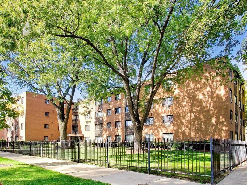 1600 W Greenleaf Avenue Chicago IL 60626