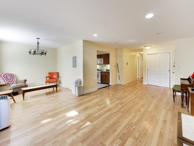 1600 W Greenleaf Avenue Chicago IL 60626