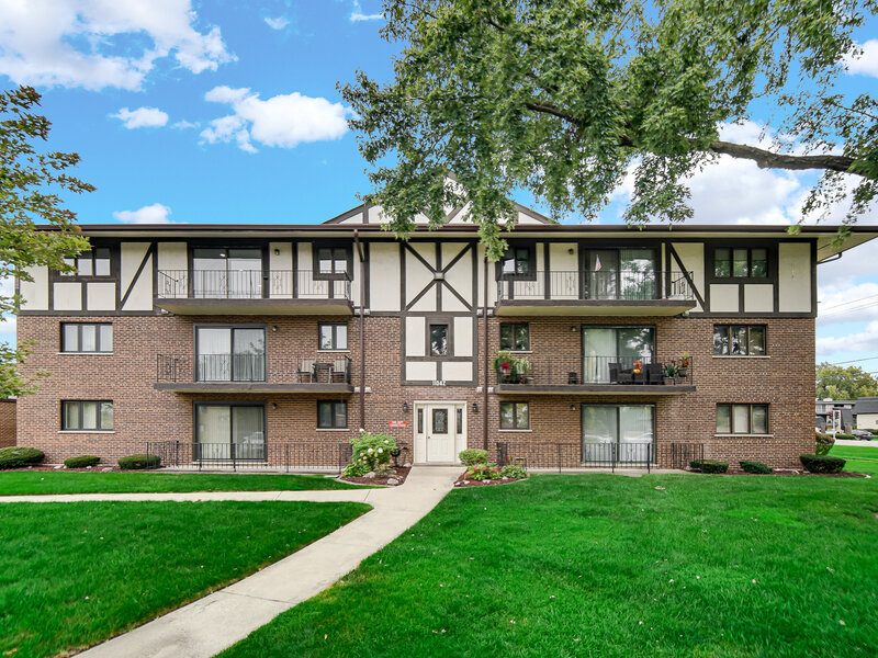 11042 S Theresa Circle Palos Hills IL 60465
