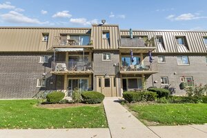 Photo of 572 Fairway View Drive Wheeling IL 60090 Unit 1B