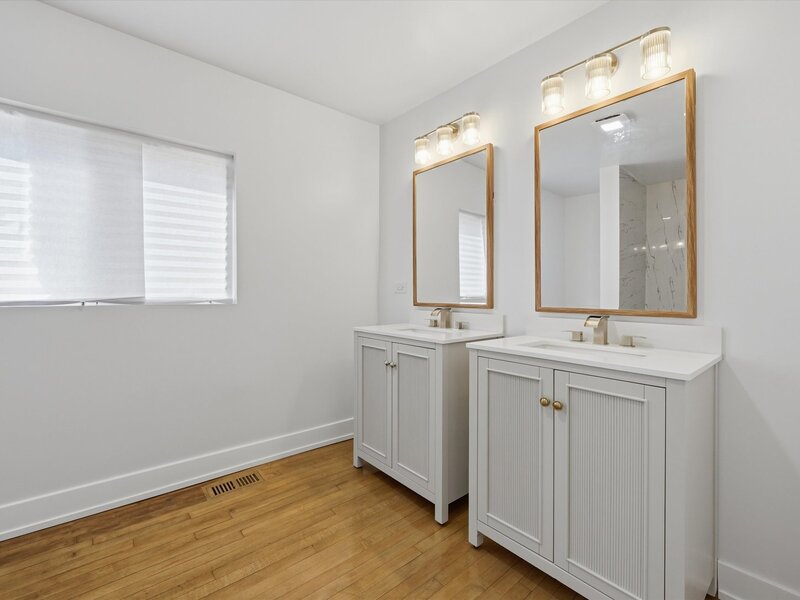 7607 S May Street Chicago IL 60620