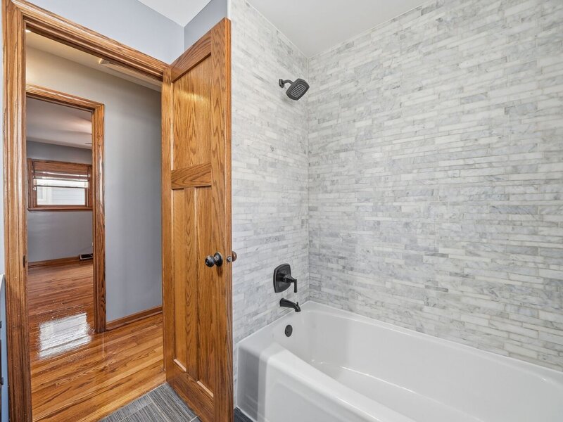 13516 S Avenue L Street Chicago IL 60633