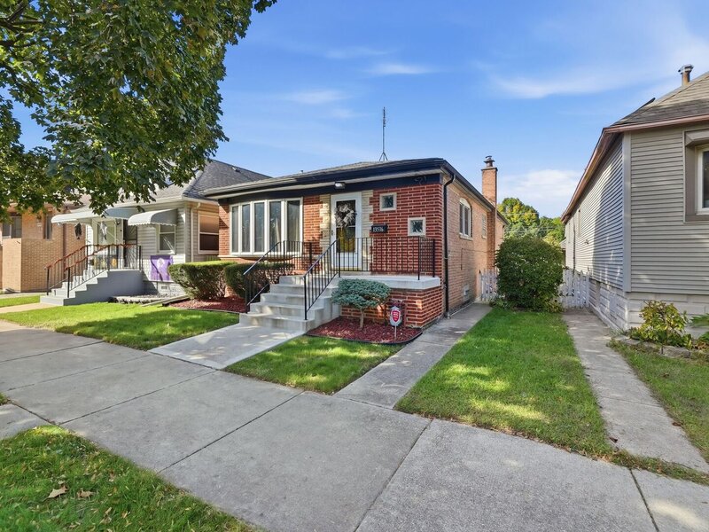 13516 S Avenue L Street Chicago IL 60633