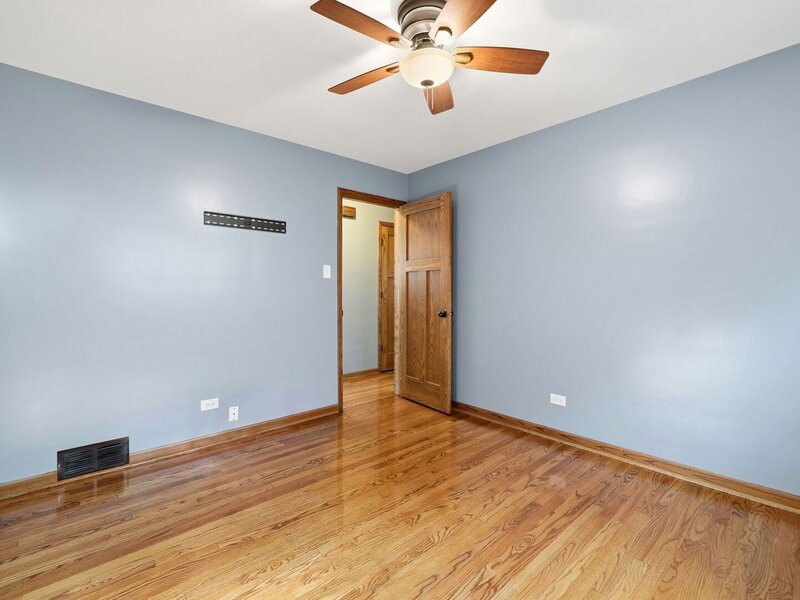13516 S Avenue L Street Chicago IL 60633