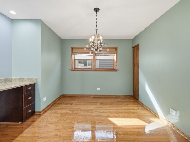 13516 S Avenue L Street Chicago IL 60633