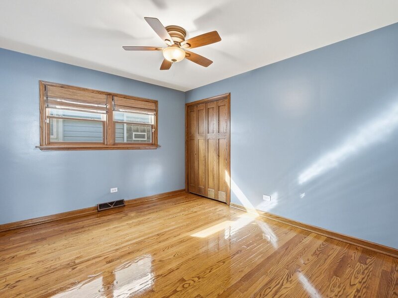 13516 S Avenue L Street Chicago IL 60633