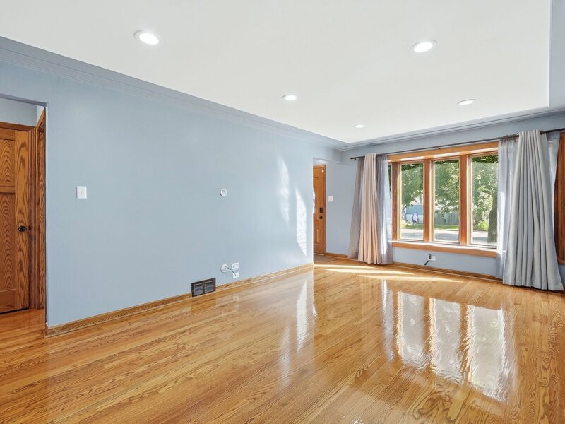 13516 S Avenue L Street Chicago IL 60633