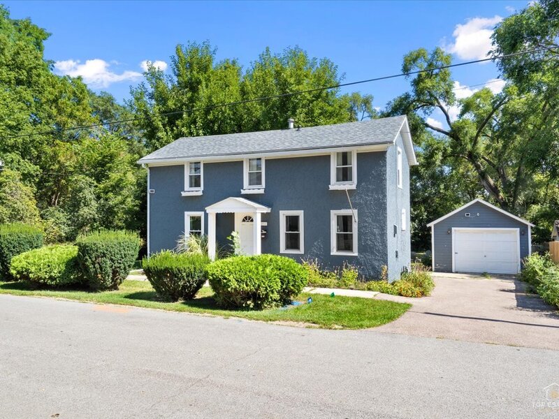 116 N 7th Avenue St. Charles IL 60174