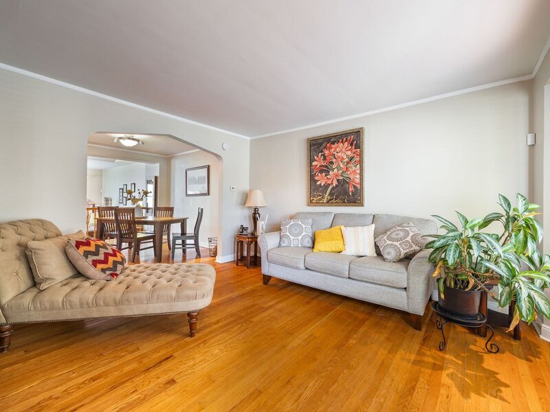 8011 S Washtenaw Avenue Chicago IL 60652