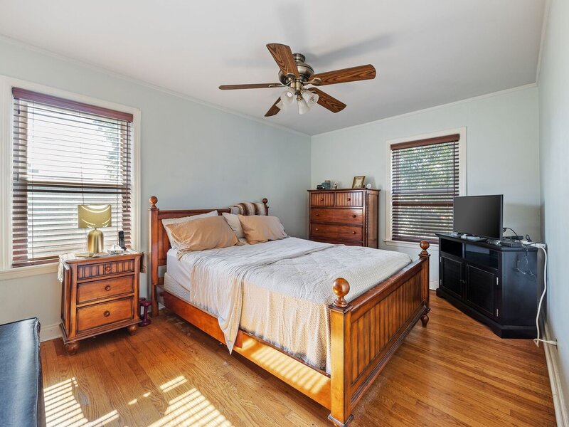 8011 S Washtenaw Avenue Chicago IL 60652
