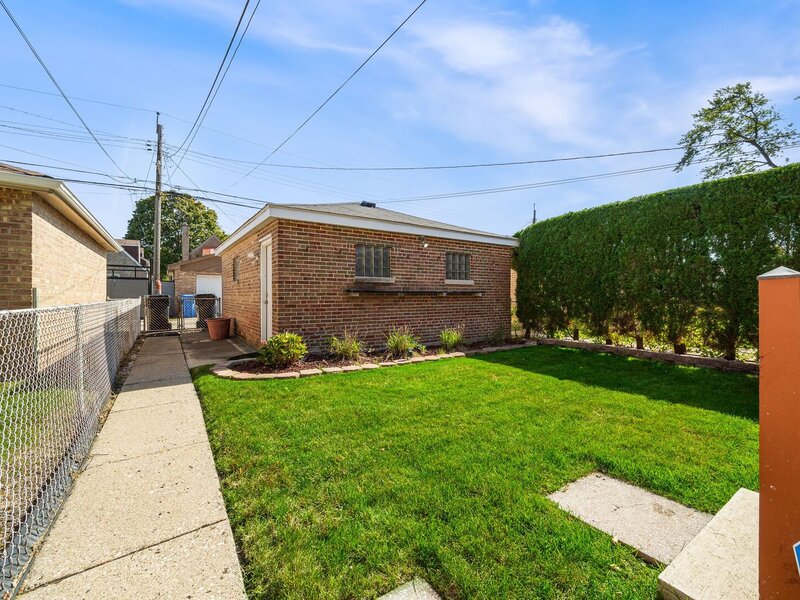 8011 S Washtenaw Avenue Chicago IL 60652
