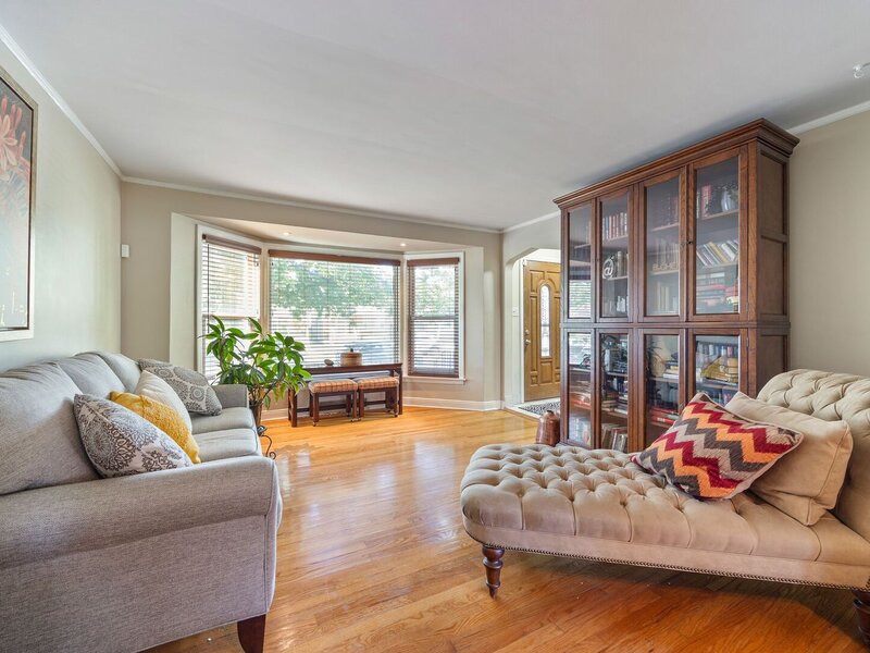 8011 S Washtenaw Avenue Chicago IL 60652