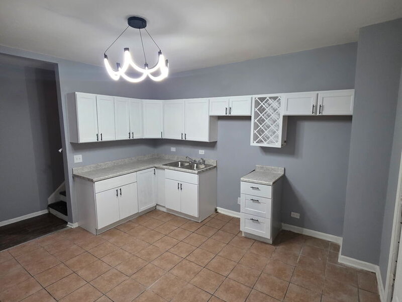 8013 S Marquette Avenue Chicago IL 60617