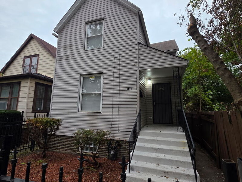 8013 S Marquette Avenue Chicago IL 60617