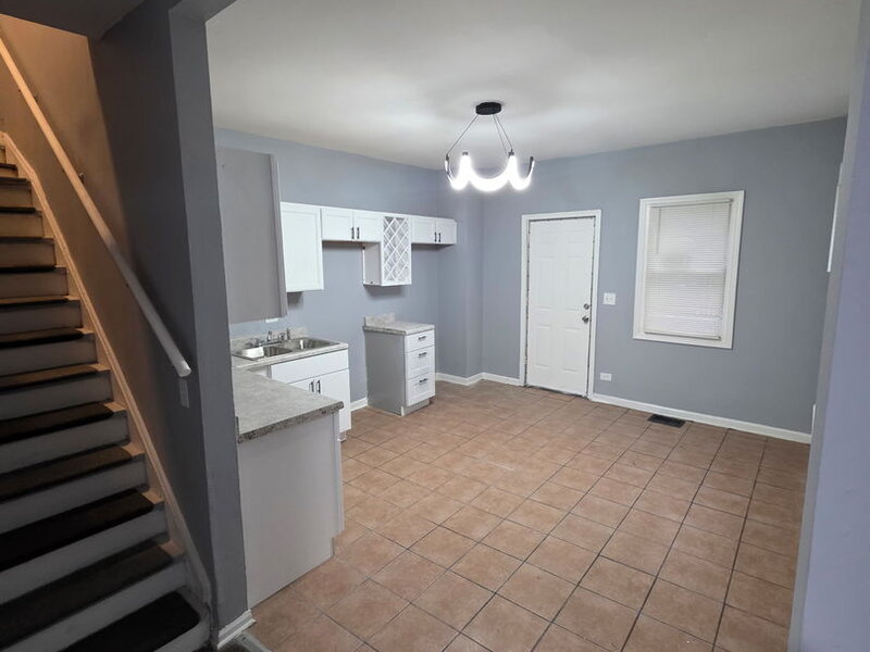 8013 S Marquette Avenue Chicago IL 60617