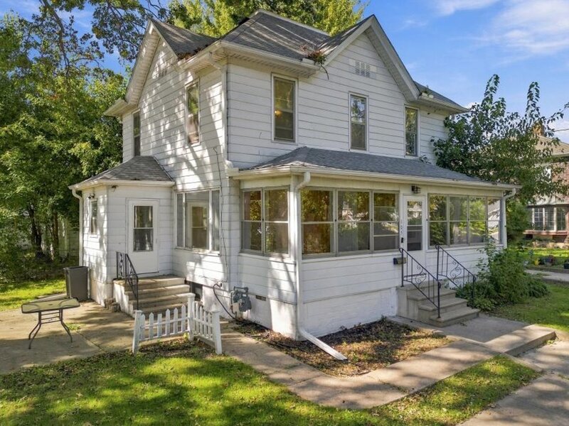 105 9th Avenue Sterling IL 61081