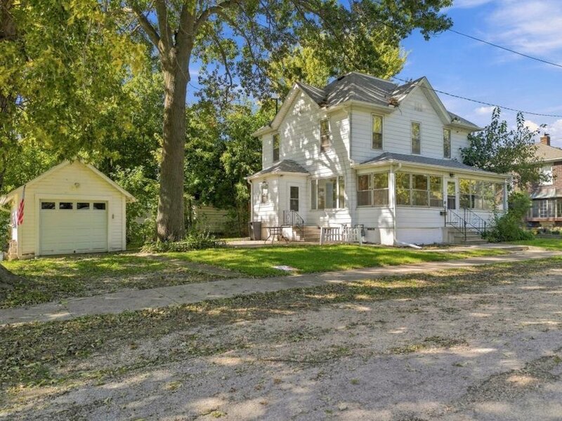 105 9th Avenue Sterling IL 61081