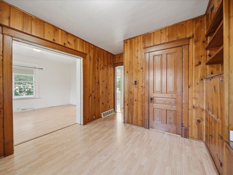 105 9th Avenue Sterling IL 61081
