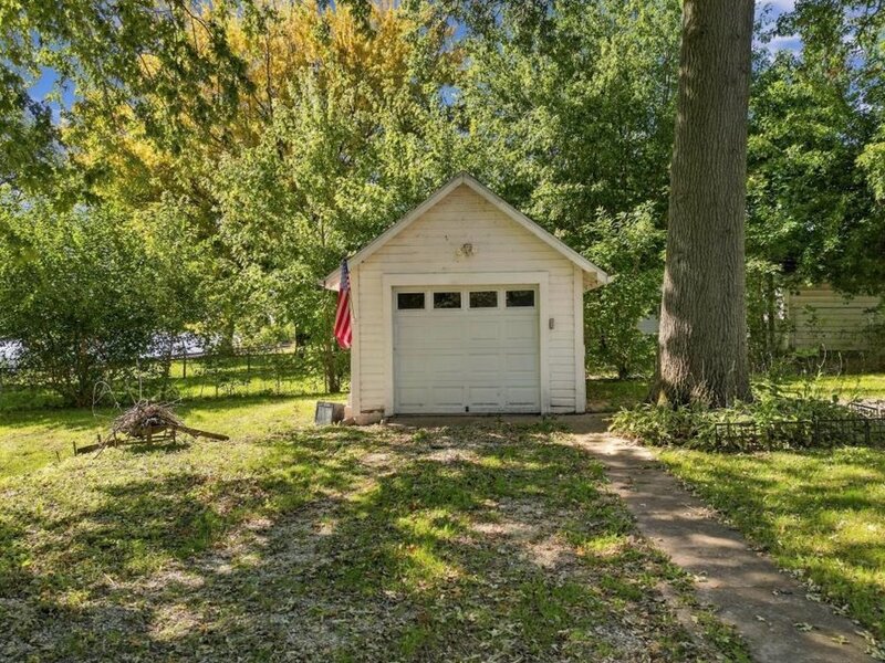 105 9th Avenue Sterling IL 61081